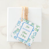 Gelinkt groen & blauw hartpatroon over witte feest bedankjes labels (In situ)