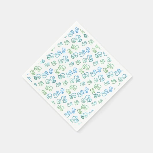 Gelinkt groen-blauw hartpatroon over witte party servet (Hoek)