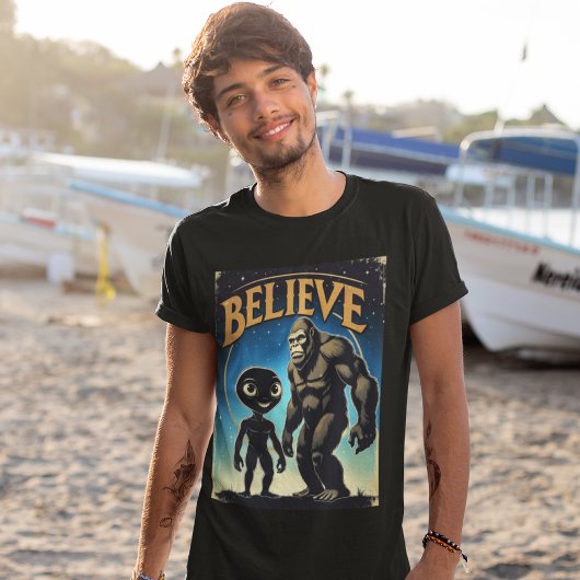 Geloof Alien Bigfoot T-shirt Cryptid Shirt