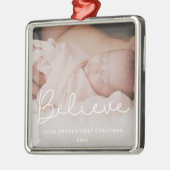 Geloof Baby's eerste Schattigee kerstfoto Metalen Ornament (Links)