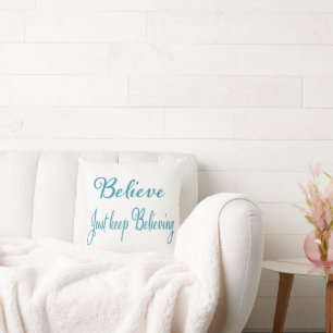 Geloof, blijf geloven, turquoise witte typografie kussen