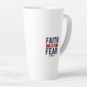 Geloof Boven Angst – 2 Timoteüs 1:7 Latte Mok (Rechterhoek)