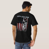 Geloof boven angst Amerikaanse vlag soldaat patrio T-shirt (Achterkant volledig)