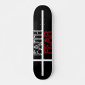 Geloof boven angst Christelijk kruis Persoonlijk Skateboard (Voorkant)