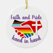 Geloof en trots hand in hand Rainbow Pride Cross Keramisch Ornament (Voorkant)