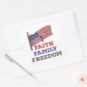 Geloof Familievrijheidskruis met vlag Vierkante Sticker (Envelop)