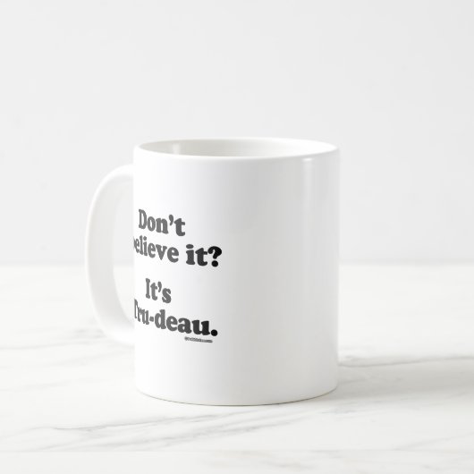 Geloof het niet - het is Tru-deau -.png Koffiemok (Voorkant links)