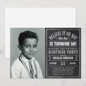 Geloof het Old Photo Birthday Surprise Invitations Kaart (Voorkant / Achterkant)