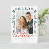 Geloof in de kerstfoto Holly en Pine Berries Feestdagenkaart (Staand voorkant)