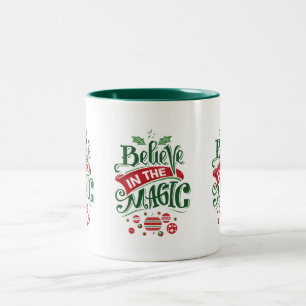 Geloof in de Magic Kersttypografie Tweekleurige Koffiemok