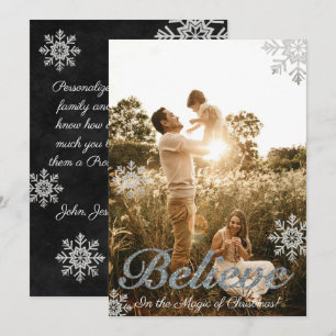 Geloof in de magie van de kerstsnowflakes foto feestdagenkaart