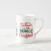 Geloof in de magie van Kerstmis - Bone China Mok (Rechts)