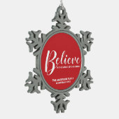 'Geloof in de magie van Kerstmis' Festive Red Tin Sneeuwvlok Ornament (Links)