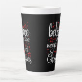 Geloof in de Magie van Kerstmis Latte Mok (Voorkant)