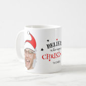 Geloof in de Magie van Kerstmis | Santa Foto Koffiemok (Voorkant links)