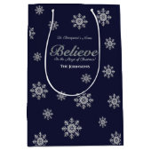 Geloof in de magie van Kerstmis Zilveren Glitter Medium Cadeauzakje (Voorkant)