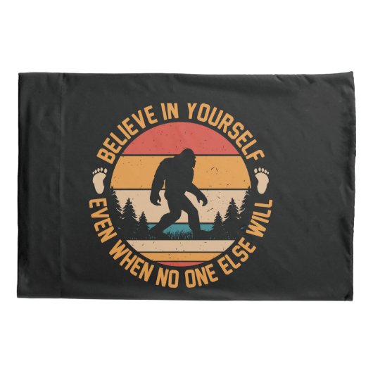 Geloof in jezelf Bigfoot Black Kussensloop (Achterkant-Links)