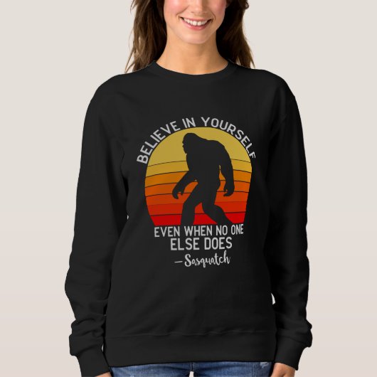 Geloof in jezelf | Bigfoot Retro Trui (Voorkant)