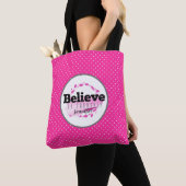 Geloof in jezelf Quote Waterverf roze Stippen Tote Bag (Dichtbij)