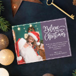 Geloof in Kerstmagie 2 familiefoto's violet Feestdagenkaart<br><div class="desc">Moderne feestelijke wenskaart met een van uw favoriete kerstfamilieportretten aan de linkerkant,  aangevuld met de woorden "Geloof in de magie van Kerstmis" aan de rechterkant over een moderne violette achtergrond,  aanpasbaar met uw eigen wensboodschap. U kunt nog een afbeelding uploaden op de achterkant van de kaart.</div>
