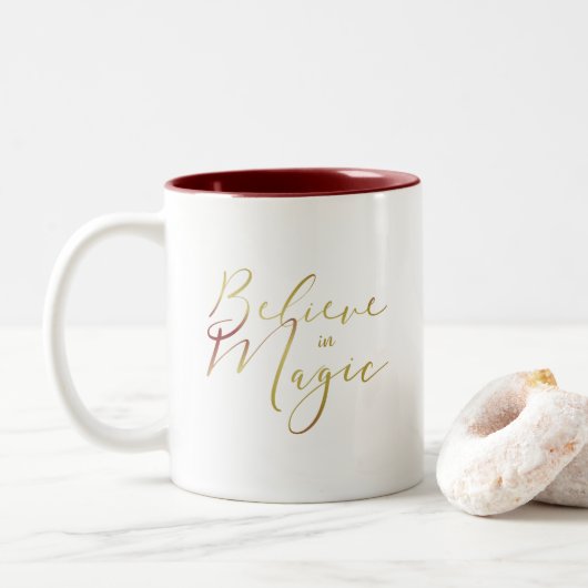 Geloof in Magic Quote Typografie in Twee kleuren Tweekleurige Koffiemok (Met donut)