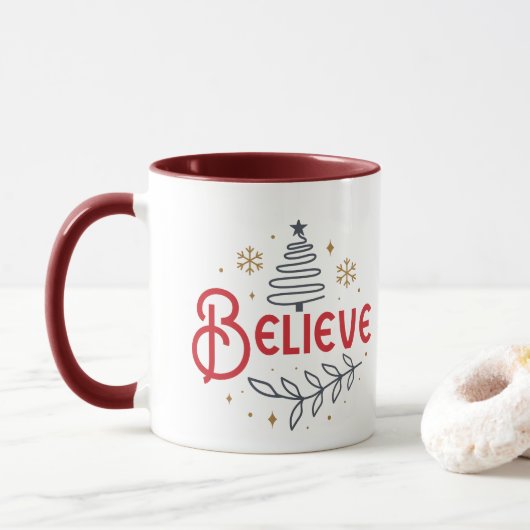 Geloof in magische kerst moderne typografie letter mok (Met donut)