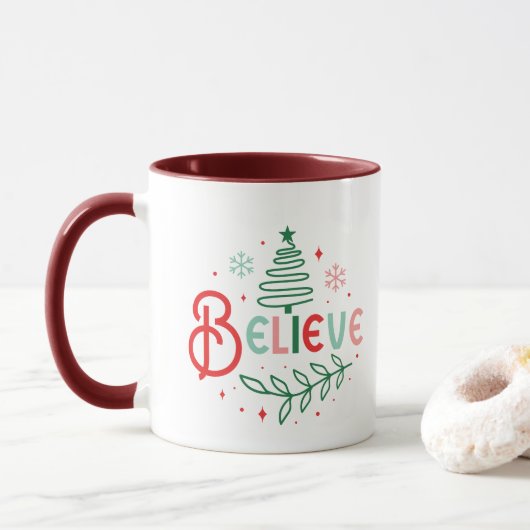 Geloof in magische kerst moderne typografie letter mok (Met donut)