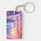 Geloof in wintermagie - Gezellige Cabin Sleutelhan Sleutelhanger (achterkant)