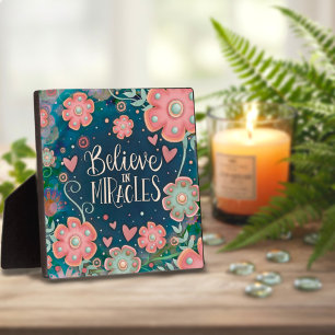 Geloof in wonderen bloemenblauw en roze fotoplaat