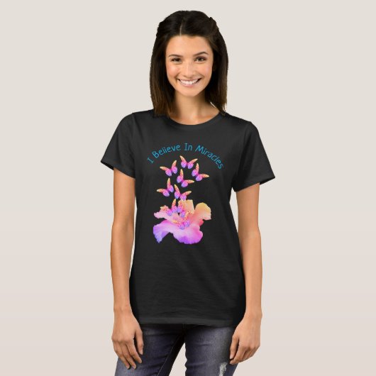 Geloof in wonderen Hibiscus flower Butterflies T-shirt (Voorkant volledig)