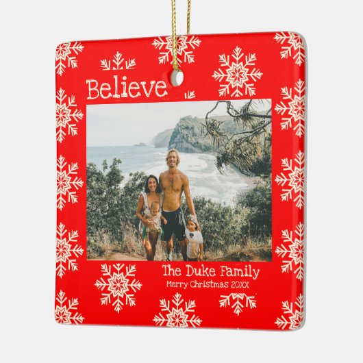 Geloof kerstfoto's in Red Snowflakes Keramisch Ornament (Links)