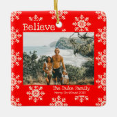 Geloof kerstfoto's in Red Snowflakes Keramisch Ornament (Voorkant)