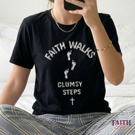 Geloof Loopt, Onbeholpen Stappen – Grappige Christ Tri-Blend Shirt