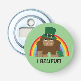 Geloof me. Bigfoot Leprechaun Button Flesopener