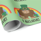 Geloof me. Bigfoot Leprechaun Cadeaupapier (Rol Hoek)