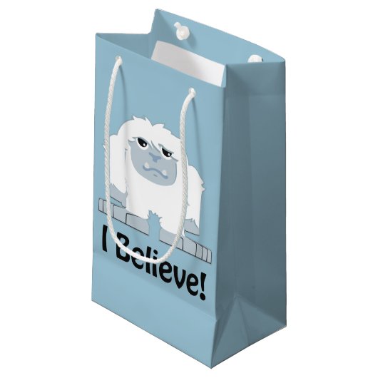 Geloof me. Cute Yeti Klein Cadeauzakje (Voorkant Gekanteld)