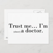 "Geloof me... Ik ben (bijna) dokter." Briefkaart (Voorkant / Achterkant)