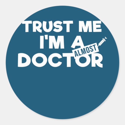 Geloof me, ik ben bijna dokter Funny Medical Ronde Sticker (Voorkant)
