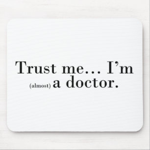 "Geloof me... Ik ben (bijna) dokter." Muismat