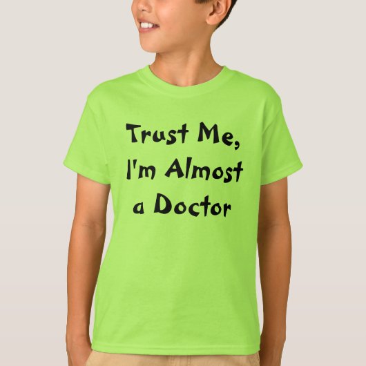 Geloof me, ik ben bijna dokter t-shirt (Voorkant)