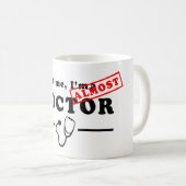 Geloof me, ik ben bijna een dokter Mok (Voorkant rechts)