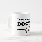 Geloof me, ik ben bijna een dokter Mok (Voorkant links)