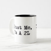 Geloof me, ik ben een 2L Tweekleurige Koffiemok (Voorkant links)