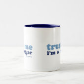 Geloof me, ik ben een blogger (LiveJournal) Tweekleurige Koffiemok (Center)