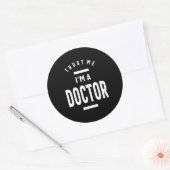 Geloof me, ik ben een dokter ronde sticker (Envelop)