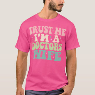 Geloof me, ik ben een doktersvrouw die grappig get t-shirt