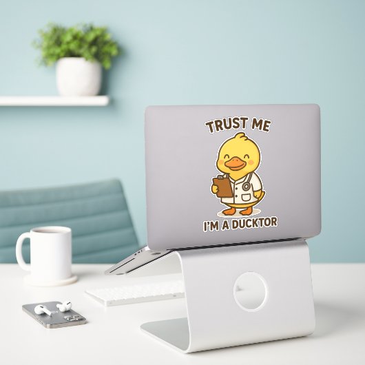 Geloof me, ik ben een Ducktor Sticker (Laptop op bureau)