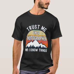 Geloof me, ik ben fotograaf en ik weet dingen t-shirt