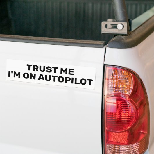 Geloof me - ik ben op Autopilot™ Bumpersticker (Op Truck)