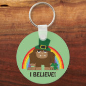 Geloof me. Leprechaun Bigfoot Sleutelhanger (Voorkant)